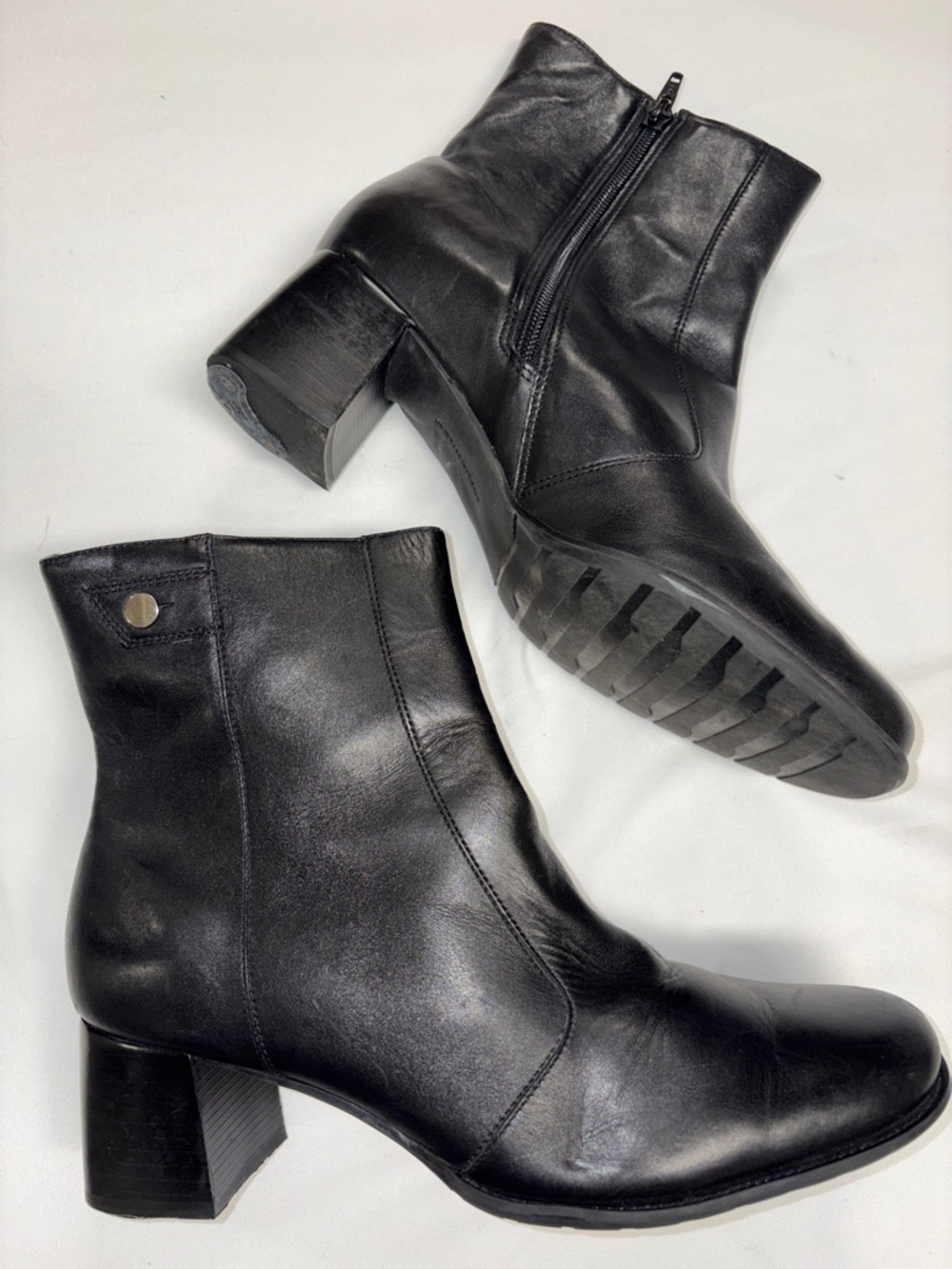 Naturalizer Black Leather Mid-Heel Ankle Booties with Side Zip